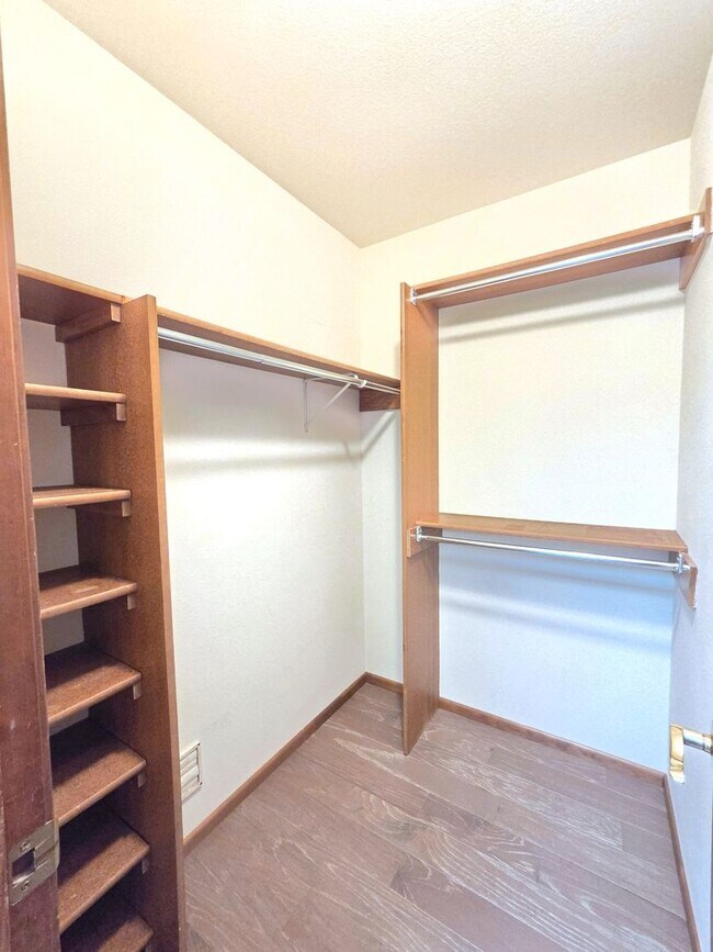 Building Photo - $3,250- 5 Bed / 3 Bath Beautiful Home in Upper South Hill