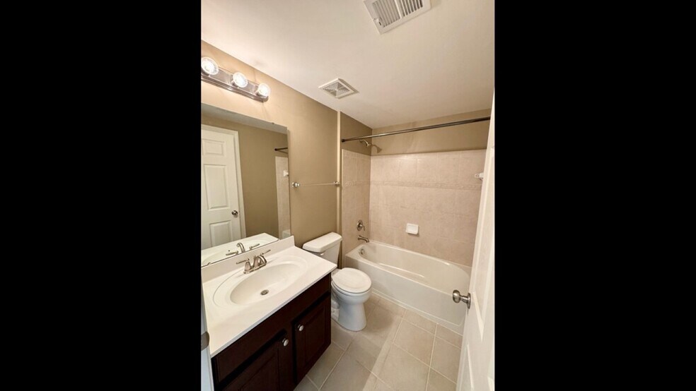 Bathroom (upper level) - 9403 Aston Villa
