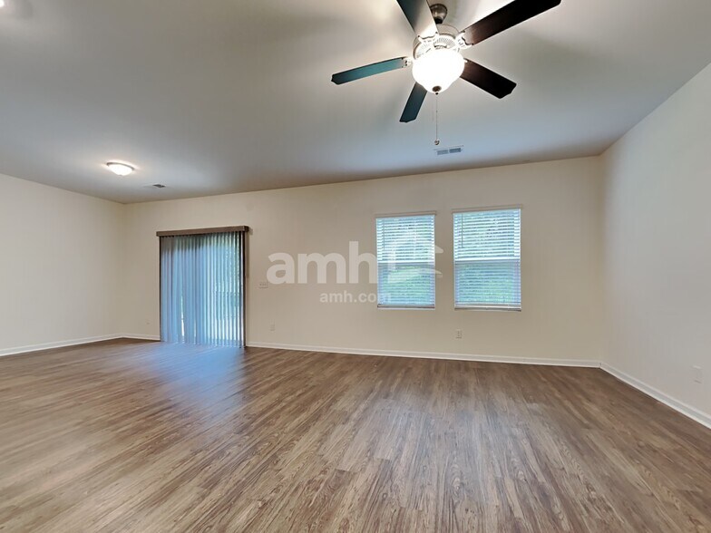 Building Photo - 152 Orion Way