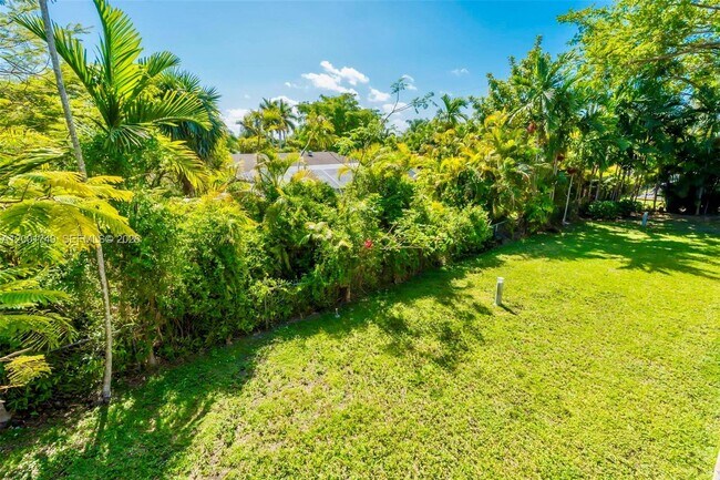 Building Photo - 15391 S Dixie Hwy