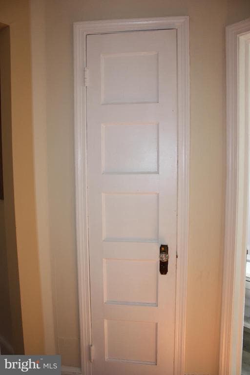 Building Photo - 423 Happy Creek Rd