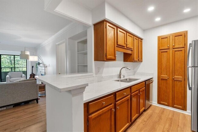 Building Photo - 25109 Plantation Dr NE