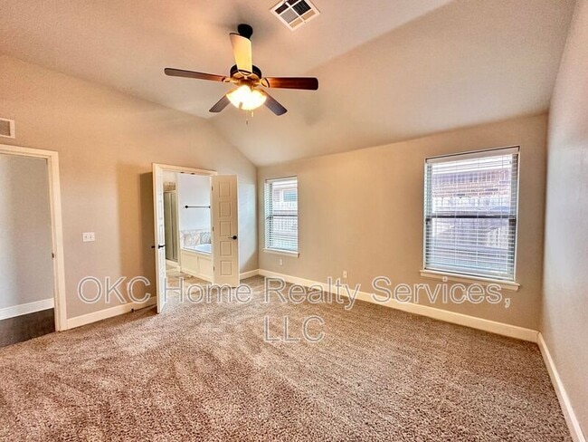 Building Photo - 2412 SE 92nd Terrace