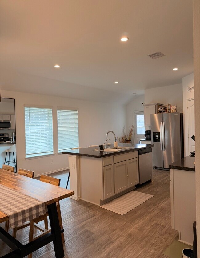 Building Photo - 5463 Portwood Acres Dr