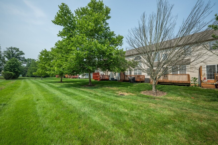 Building Photo - 335 Wheatfield Cir