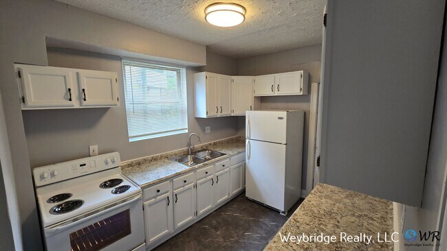 Building Photo - 3-Bed 1 Bath House located in a cul-de-sac...