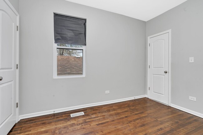 Building Photo - 10511 S Cottage Grove Ave