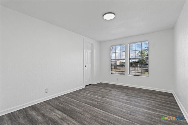 Building Photo - 180 Dunlap Cir