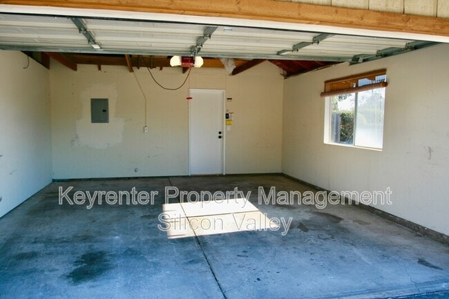 Building Photo - 937 Miramonte Ave