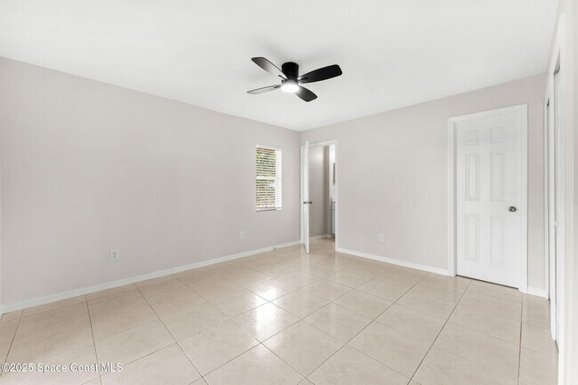 Building Photo - 158 Empress Ave