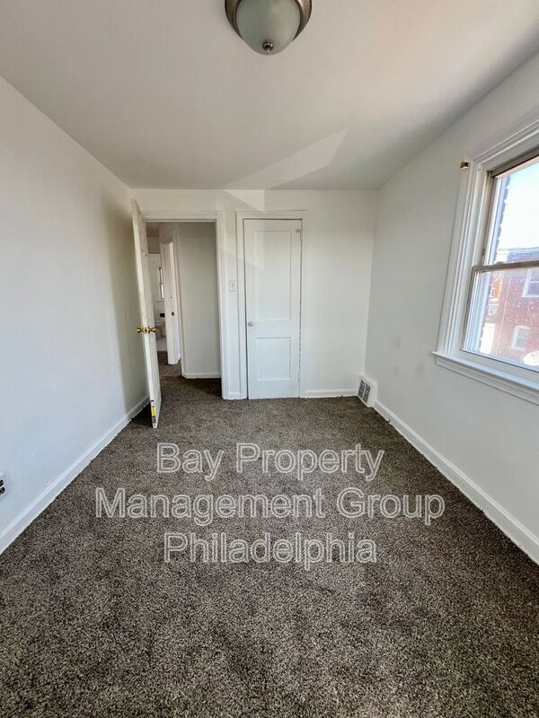 Building Photo - 812 MacDonald St