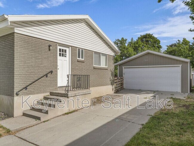Building Photo - 1095 E 5190 S