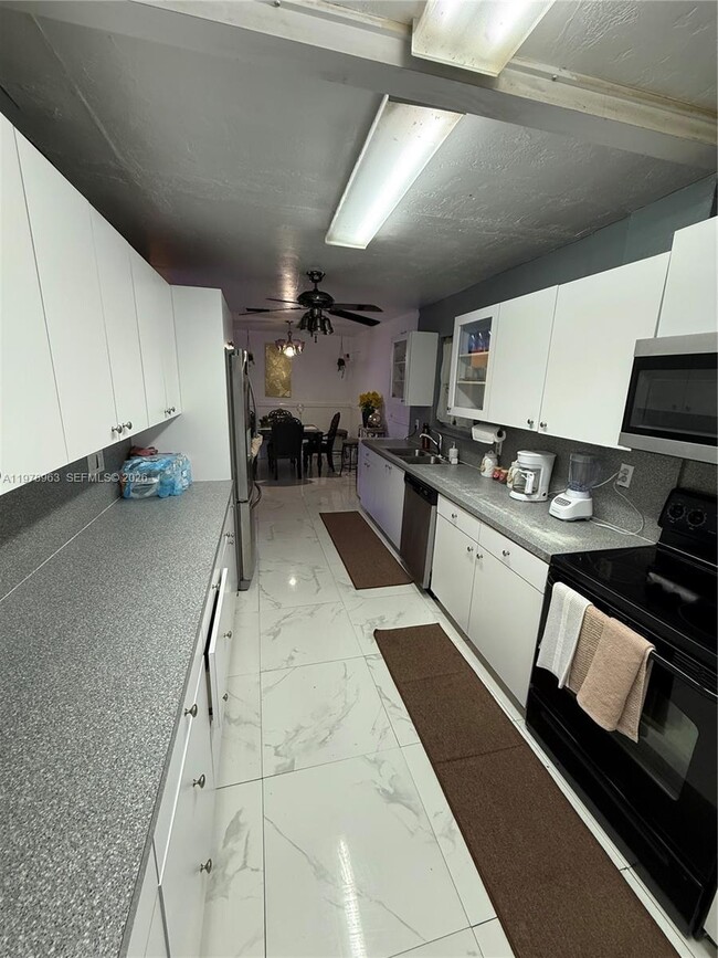 Building Photo - 710 N 66 Terrace