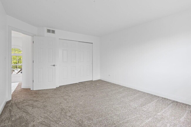 Building Photo - 11 Foxcroft Rd