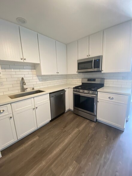 Kitchen - 2411 Gates Ave