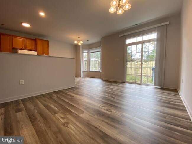 Building Photo - 5147 Mallards Landing Dr