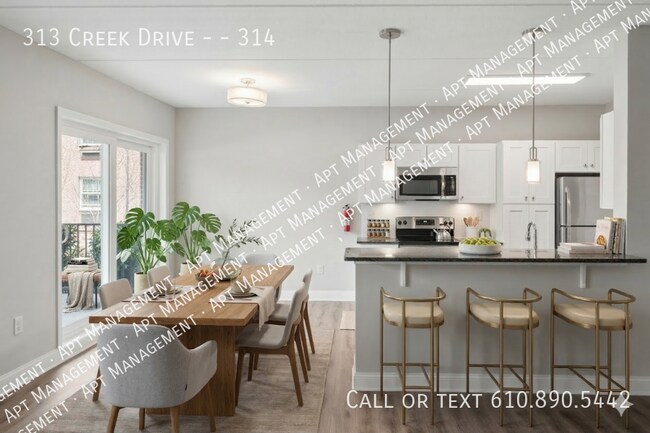 Building Photo - 313 Creek Dr