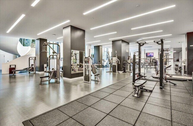 Building Photo - 201 Folsom St