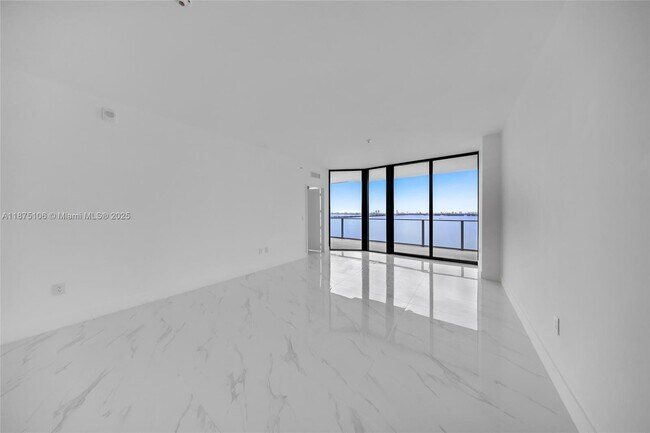 Building Photo - 700 NE 24th St