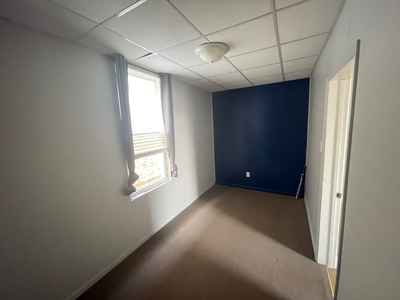 Rear Bedroom - 3338 S May St