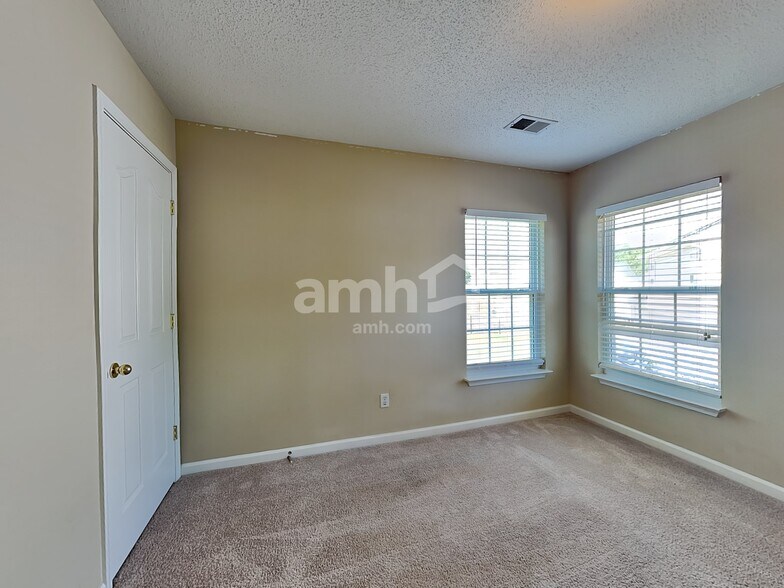 Building Photo - 653 Timber Walk Dr