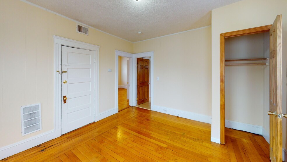 Building Photo - 41 Hovenden Ave