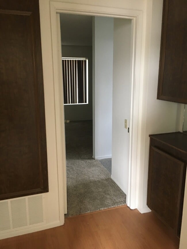 Building Photo - Beautiful 3BR/2BA Home In Family Neighborhood