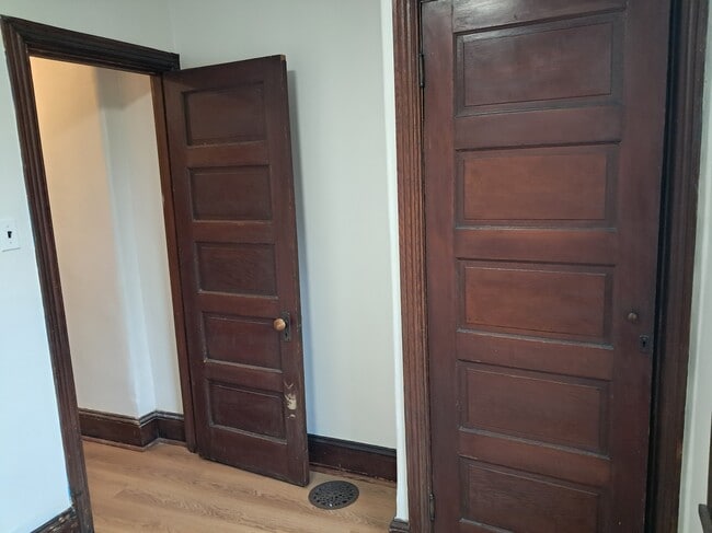 Building Photo - 941 Sargent Ave