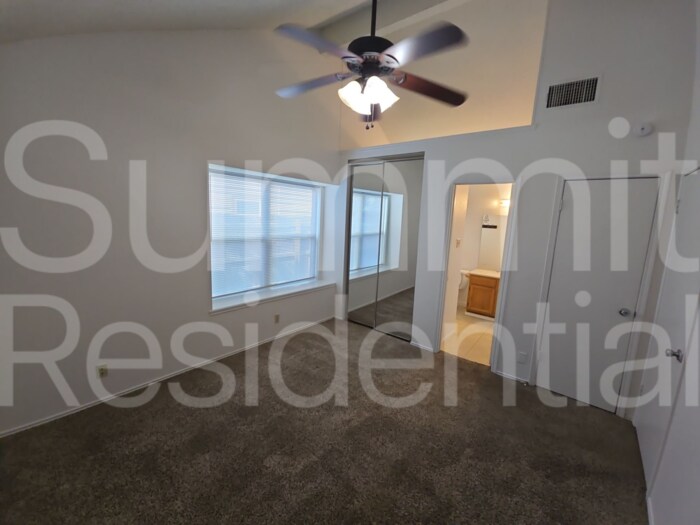Building Photo - 1607 Parkwood Dr