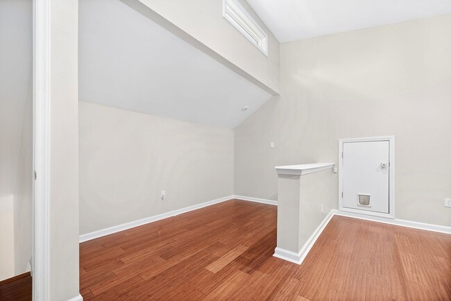 Building Photo - (Coming Soon) Renovated Home just minutes from Uptown!