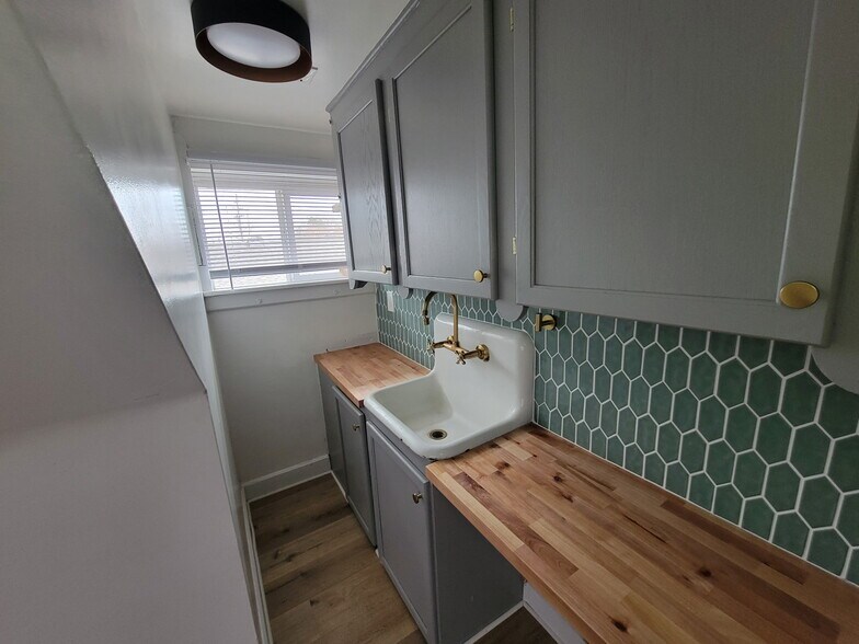 Kitchen - 1276 W 89th St