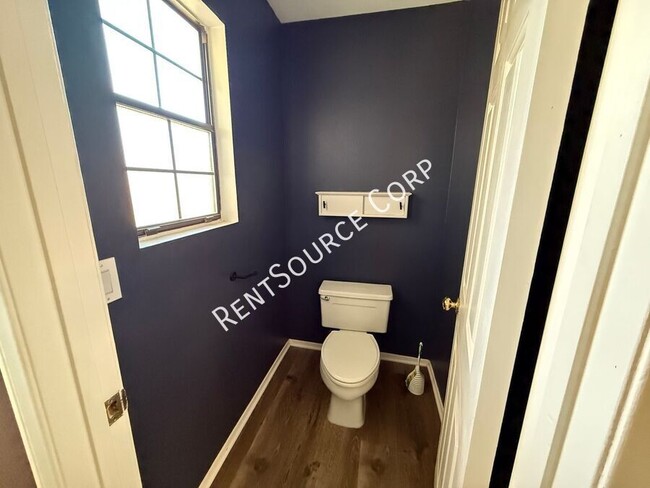 Building Photo - 2 Bedroom/2.5 Bathroom Two Story Town Home...