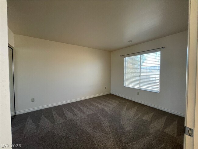 Building Photo - 8070 W Russell Rd