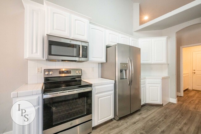 Building Photo - NorthWest Fresno Home, 3BR/2BA, Built 2005...