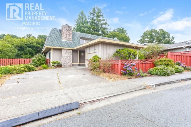 Primary Photo - Peaceful 4-Bedroom Retreat in the Oakland ...