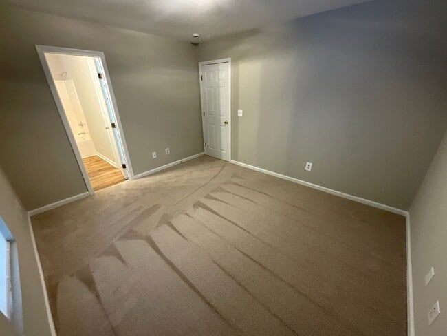 Building Photo - NE HIGH POINT! Newly renovated & painted 3...