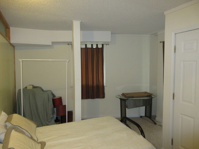 Building Photo - $1,450- 2 Bedroom, 1 Bathroom Cozy Unfurni...