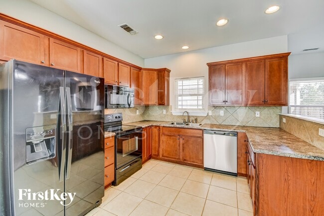 Building Photo - 285 Hathaway Ln