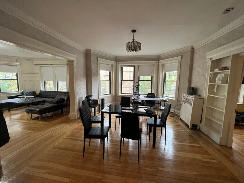 Building Photo - 73 Longwood Ave