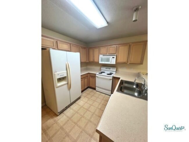 Building Photo - Adorable cottage style home available for 3/6