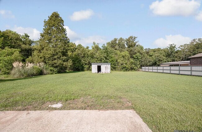 Building Photo - 37520 Butz Rd