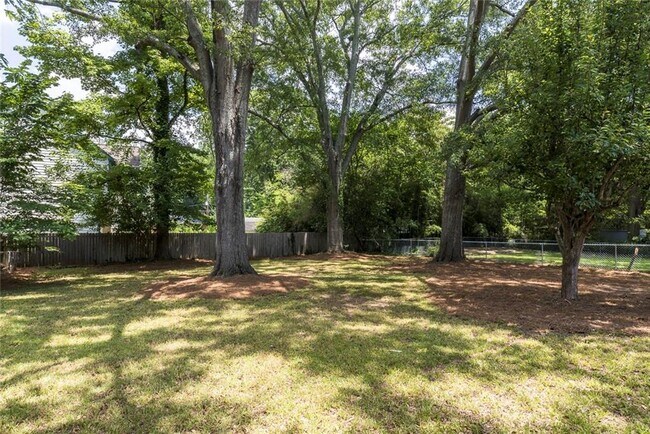 Building Photo - 3026 Brook Dr