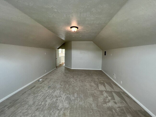 Building Photo - Spacious Saddlebrook Home with Bonus Room, Office & No Rear Neighbors