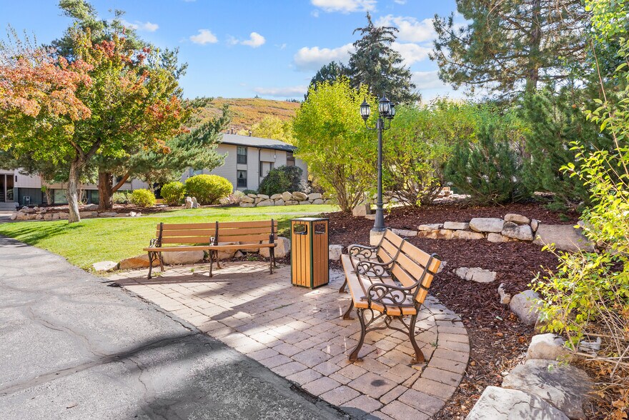 Building Photo - 1150 Deer Valley Dr