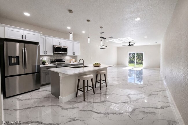 Building Photo - 2421 Milton Ave S