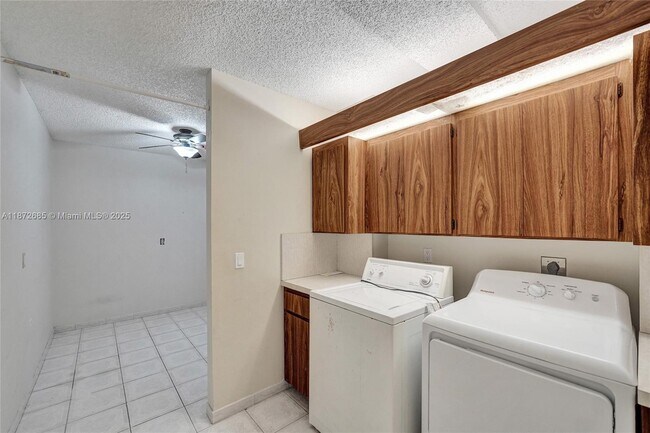 Building Photo - 1502 Whitehall Dr