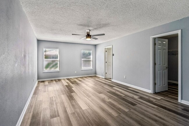 Building Photo - Charming 3-Bedroom Home with Fenced Yard