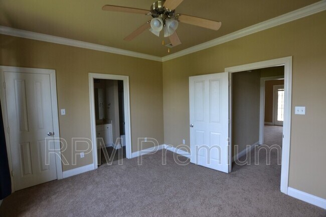 Building Photo - 2117 Cypress Hall Alley