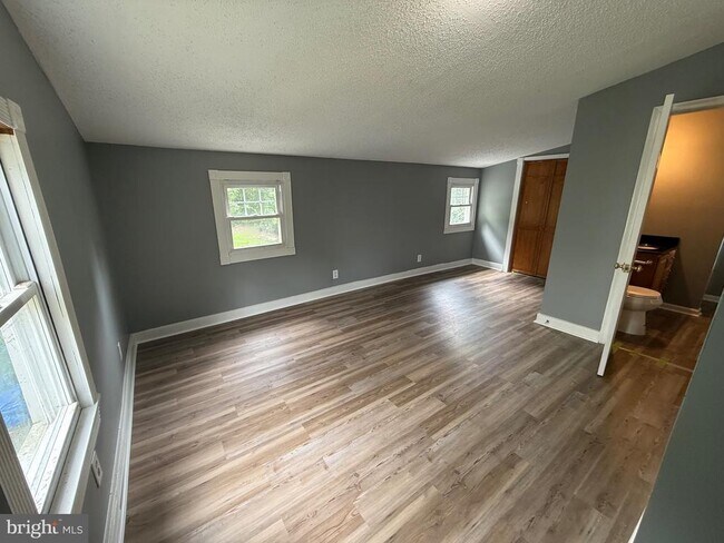 Building Photo - 1094 Kings Hwy