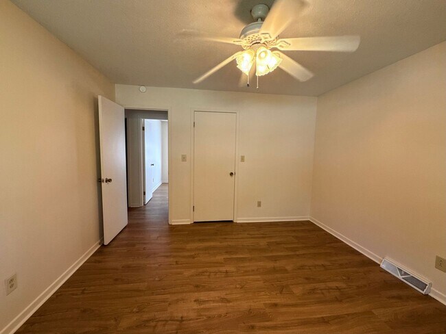 Building Photo - 2083 Ridgecrest Rd